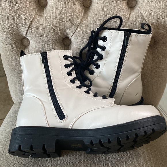 Unr8ed EUC White & Black Lace Up Zip Closure Beautiful Combat Boots - Sz 10 - Picture 16 of 16